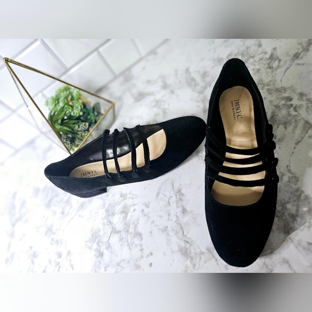 Strappy black shoes